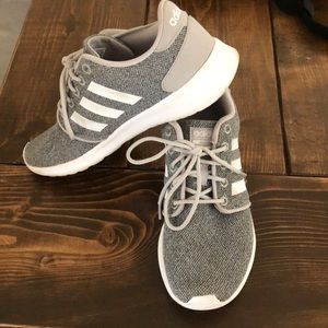 Adidas size 7 cloud foam shoes